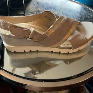 New Geox Sandal shoes, rubber sole adjustable straps